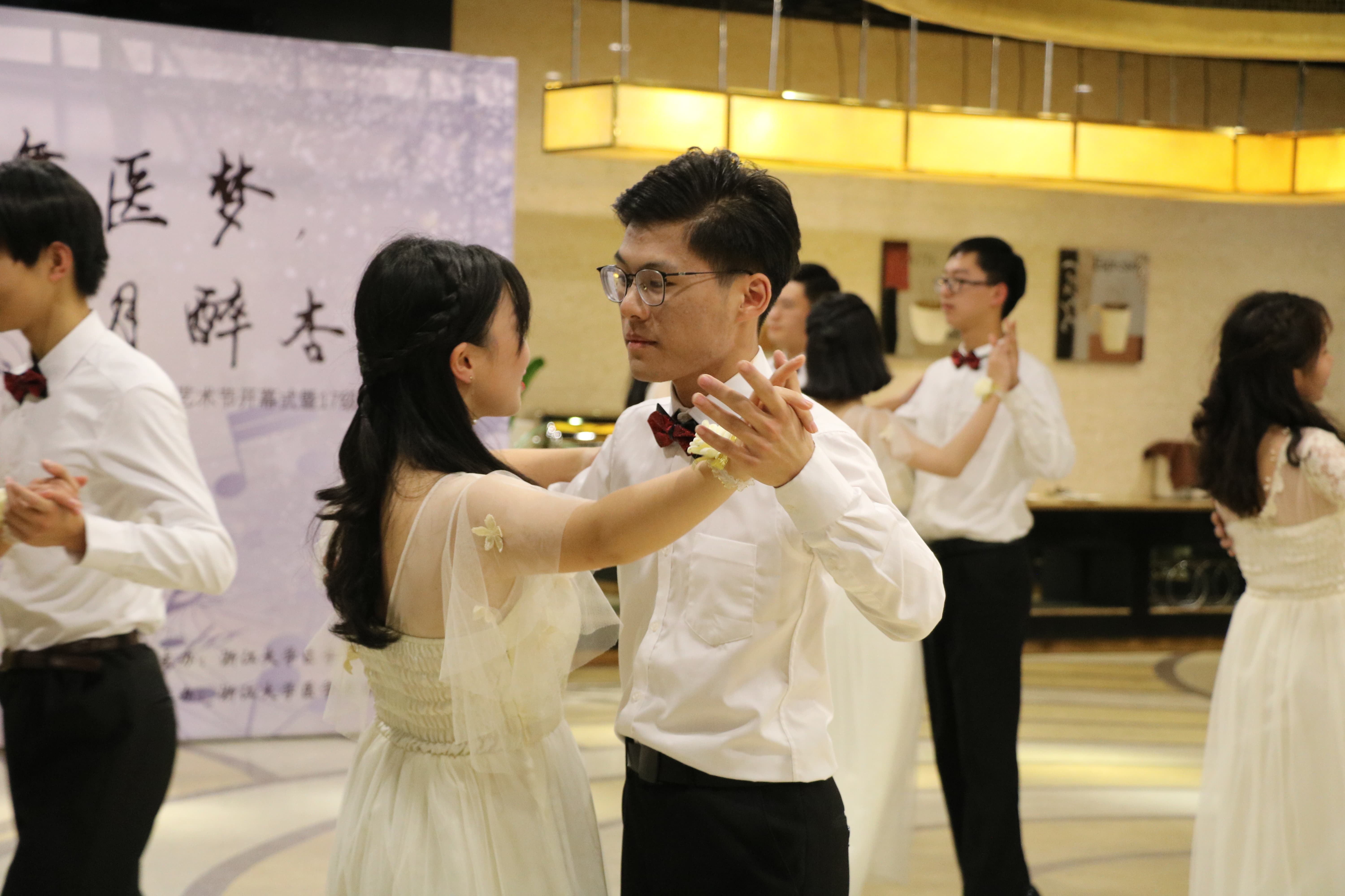 1544507582413621.jpg 1544507582413621.jpg